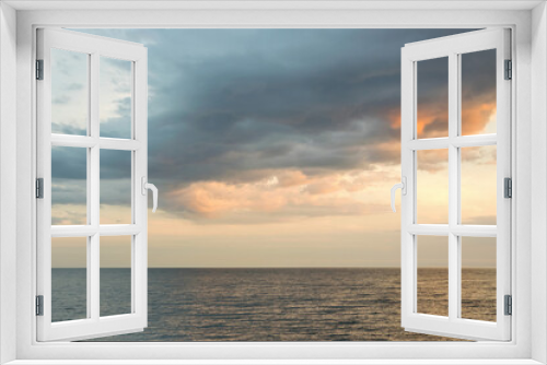 Fototapeta Naklejka Na Ścianę Okno 3D - Dramatic sky over the sea