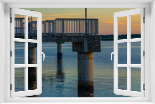 Fototapeta Naklejka Na Ścianę Okno 3D - Pier overlooking the Gulf of Mexico at sunset
