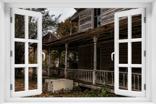 Fototapeta Naklejka Na Ścianę Okno 3D - Abandoned dilapidated creepy wooden house side porch