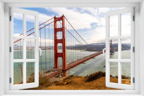 Fototapeta Naklejka Na Ścianę Okno 3D - Scenic view of the Golden Gate Bridge in San Francisco.