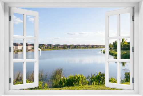 Fototapeta Naklejka Na Ścianę Okno 3D - Pond in luxury golf community, South Florida