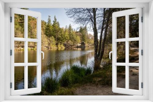 Fototapeta Naklejka Na Ścianę Okno 3D - Fulmor Lake Picnic Area in Idylwild, California