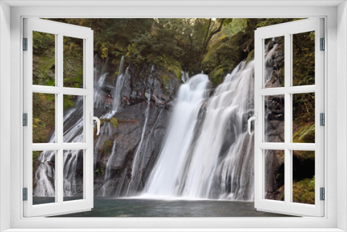 Fototapeta Naklejka Na Ścianę Okno 3D - 秋の白水の滝