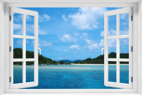 Fototapeta Naklejka Na Ścianę Okno 3D - 南の島のエメラルドグリーンの海と砂浜の風景