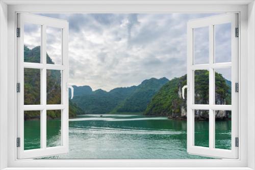 Fototapeta Naklejka Na Ścianę Okno 3D - Ha Long Bay landscape, Vietnam