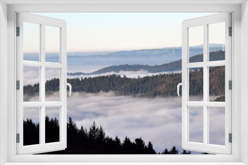 Fototapeta Naklejka Na Ścianę Okno 3D - Blick vom Geiersnest auf Berggipfel im Nebel
