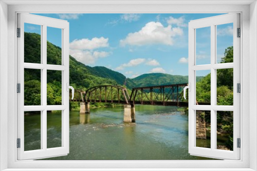 Fototapeta Naklejka Na Ścianę Okno 3D - Railroad bridge over the New River, in New River Gorge National Park, West Virginia