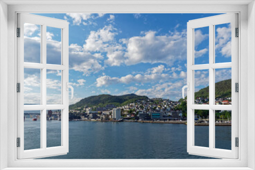 Fototapeta Naklejka Na Ścianę Okno 3D - The Port of Bergen close to the City Centre and surrounded by Houses, Apartments, Offices and Commercial Buildings beneath the wooded Hillside.
