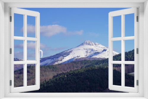 Fototapeta Naklejka Na Ścianę Okno 3D - La montagne Rhune enneigée dans les Pyrénées