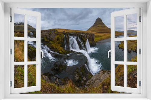Fototapeta Naklejka Na Ścianę Okno 3D - Famous picturesque Kirkjufell mountain and Kirkjufellsfoss waterfall next to Grundarfjörður at West Iceland autumn view.