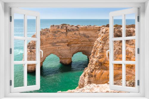 Fototapeta Naklejka Na Ścianę Okno 3D - Praia da Marinha heart shaped cliff
