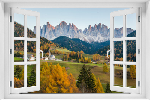 Fototapeta Naklejka Na Ścianę Okno 3D - Val di Funes in the Autumn Colors