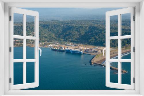 Fototapeta Naklejka Na Ścianę Okno 3D - Puerto Caldero Shipping Terminal Costa Rica