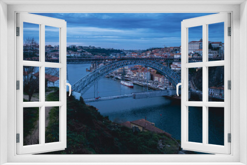 Fototapeta Naklejka Na Ścianę Okno 3D - View of the Dom Luis Iron Bridge at dusk, Porto, Portugal.