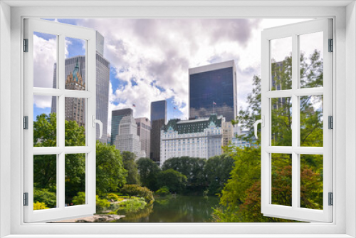 Fototapeta Naklejka Na Ścianę Okno 3D - Central Park from Manhattan. Daily life scene and a beautiful day to walk in the biggest park in New York. Great view to the landmarks of this city in America.