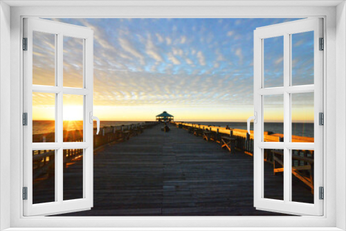 Fototapeta Naklejka Na Ścianę Okno 3D - Sunrise on the Pier