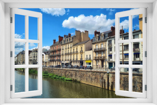 Fototapeta Naklejka Na Ścianę Okno 3D - River Vilaine in Rennes, Brittany, France