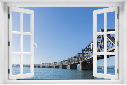 Fototapeta Naklejka Na Ścianę Okno 3D - Leading lines of historic Tauranga Railway Bridge
