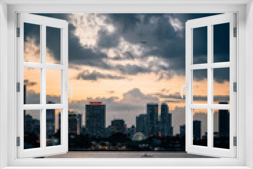 Fototapeta Naklejka Na Ścianę Okno 3D - miami city skyline at sunset florida usa sky clouds panorama downtown sea 