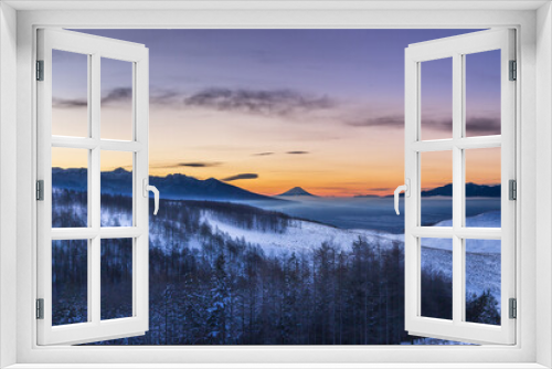 Fototapeta Naklejka Na Ścianę Okno 3D - 冬の霧ヶ峰高原から夜明けの富士山