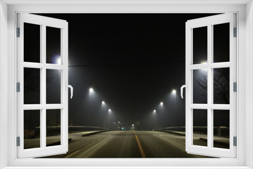 Fototapeta Naklejka Na Ścianę Okno 3D - 靄の夜、橋の上で