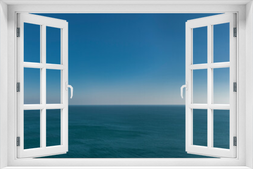 Fototapeta Naklejka Na Ścianę Okno 3D - Horizont über Wasser mit blauem Meer und blauem Himmel