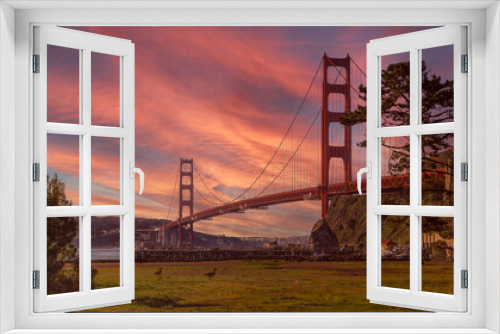 Fototapeta Naklejka Na Ścianę Okno 3D - A Red sky sunset for the Golden Gate Bridge 