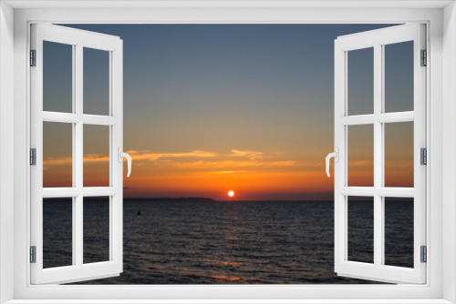Fototapeta Naklejka Na Ścianę Okno 3D - Sunset horison as seen from Whitstable, Kent