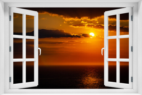 Fototapeta Naklejka Na Ścianę Okno 3D - Sunset on the sea in Cornwall, United Kingdom