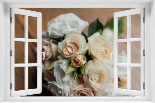 Fototapeta Naklejka Na Ścianę Okno 3D - Wedding bouquet of fresh flowers, a pair of gold rings close-up. Wedding details