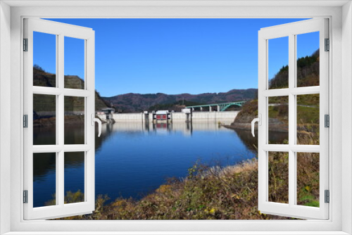 Fototapeta Naklejka Na Ścianę Okno 3D - 寒河江ダム（ダム湖百選）／ 山形県西川町にある、県内最大のダムです。ダムによって形成された人造湖は、月山より名を取って月山湖（がっさんこ）と命名され、財団法人ダム水源地環境整備センターが選定する、ダム湖百選に選ばれています。