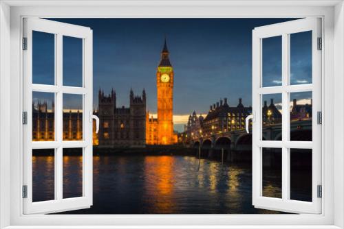 Fototapeta Naklejka Na Ścianę Okno 3D - View on old London City centre over river Thames, London, United Kingdom