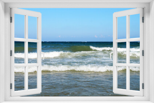 Fototapeta Naklejka Na Ścianę Okno 3D - white waves, sea horizon in sunlight, seascape