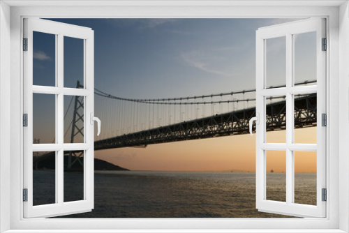 Fototapeta Naklejka Na Ścianę Okno 3D - 海に架かる橋の夕景。