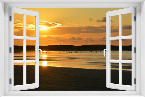 Fototapeta Naklejka Na Ścianę Okno 3D - Sunset at low tide over the sea with beach and seagulls