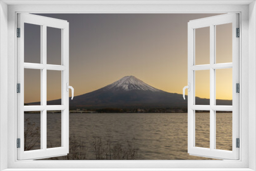 Fototapeta Naklejka Na Ścianę Okno 3D - Views of the majestic Mount Fuji in japan