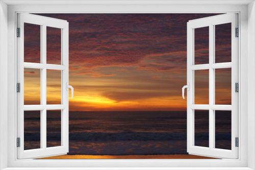 Fototapeta Naklejka Na Ścianę Okno 3D - A beautiful sunset by the sea