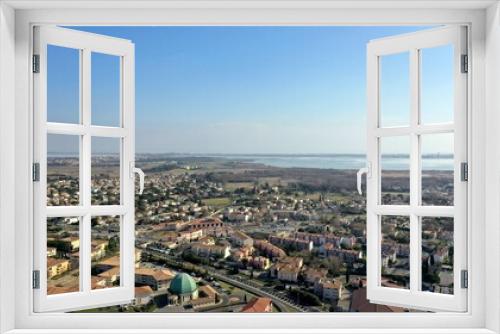 Fototapeta Naklejka Na Ścianę Okno 3D - vue aérienne de Montpellier, Lattes et Mauguio dans le sud de la France en Occitanie