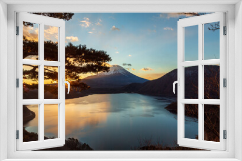 Fototapeta Naklejka Na Ścianę Okno 3D - 本栖湖 中の倉峠展望台から富士山の日の出