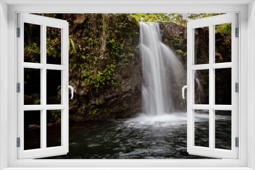 Fototapeta Naklejka Na Ścianę Okno 3D - Stunning waterfall along the Road to Hana in Maui.