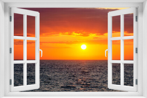 Fototapeta Naklejka Na Ścianę Okno 3D - Wunderschöner Sonnenuntergang auf dem Meer mit roten Sonne