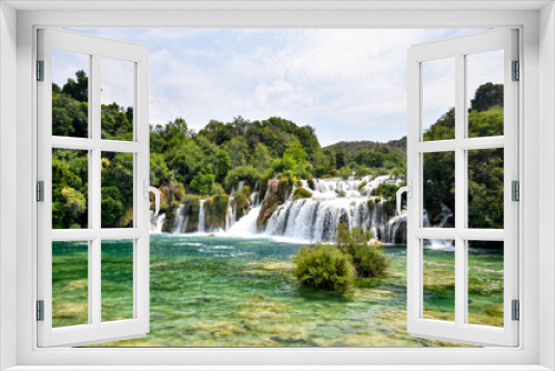 Fototapeta Naklejka Na Ścianę Okno 3D - Le parc national de la Krka est situé dans le Sud de la Croatie le long de la rivière Krka. Sa série de 7 cascades fait de lui un itinéraire incontournable en Croatie.