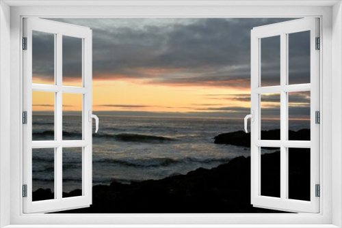 Fototapeta Naklejka Na Ścianę Okno 3D - sunset over the coast