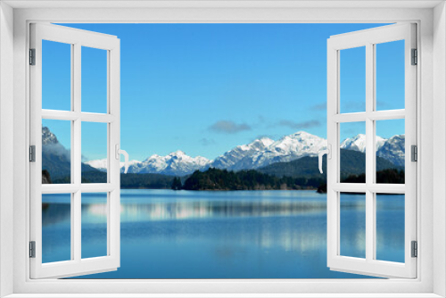 Fototapeta Naklejka Na Ścianę Okno 3D - Montañas y Reflejo