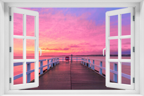 Fototapeta Naklejka Na Ścianę Okno 3D - Steg in der Bucht von Hohwacht an der Ostsee zu Sonnenaufgang