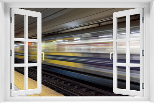 Fototapeta Naklejka Na Ścianę Okno 3D - Train leaving subway station