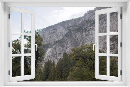 Fototapeta Naklejka Na Ścianę Okno 3D - Autumnal natural landscape from Yosemite National Park, California, United States