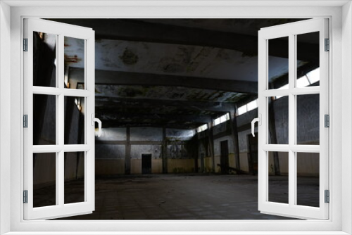 Fototapeta Naklejka Na Ścianę Okno 3D - Abandoned building view
