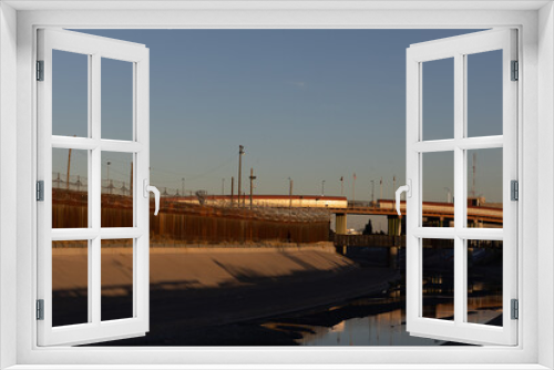 Fototapeta Naklejka Na Ścianę Okno 3D - Santa Fe International Bridge, from Ciudad Juarez to El Paso Texas