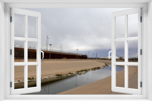 Fototapeta Naklejka Na Ścianę Okno 3D - The Rio Bravo is the natural border between the United States and Mexico, while other extensions of the country are divided by the wall